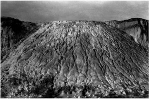 Dai Mouyu на его персональной выставке «Impetus» Dai Mouyu на его персональной выставке «Impetus»